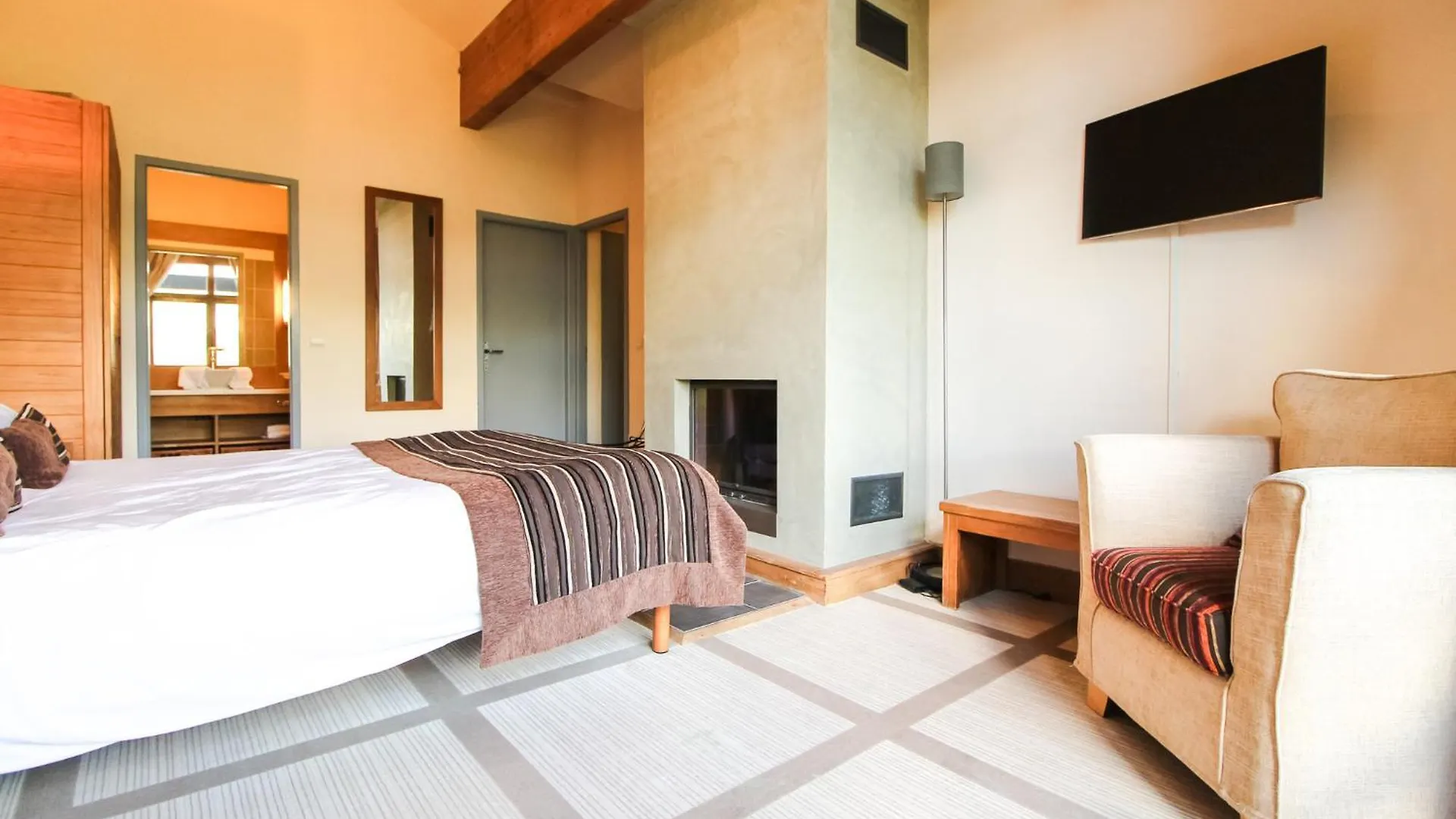 Exceptional 3 Bed Penthouse With Fireplace And Stunning Views Flaine