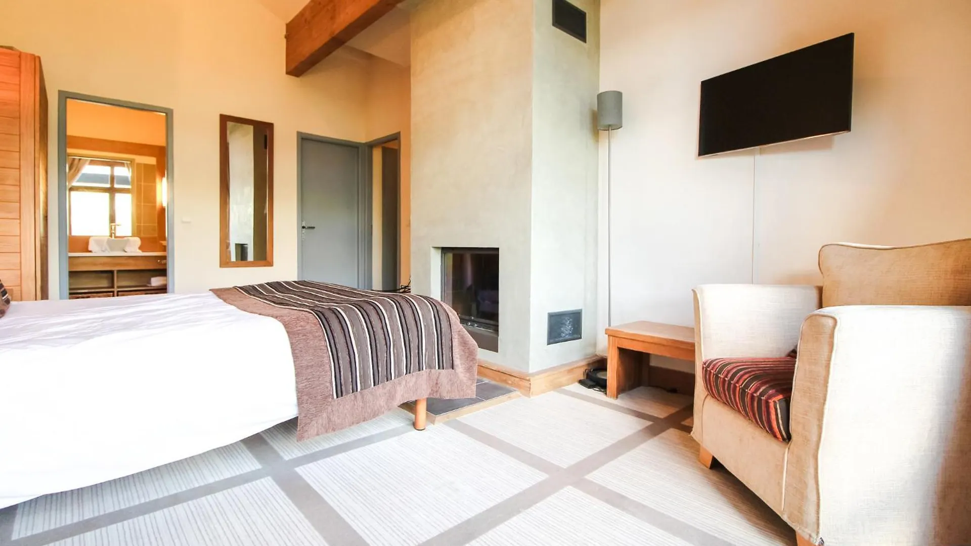 Exceptional 3 Bed Penthouse With Fireplace And Stunning Views Flaine 0*,
