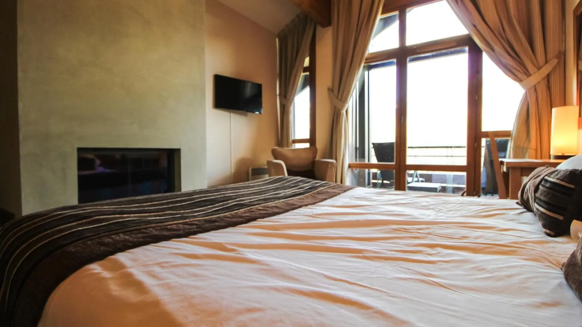 Exceptional 3 Bed Penthouse With Fireplace And Stunning Views Flaine 0*,