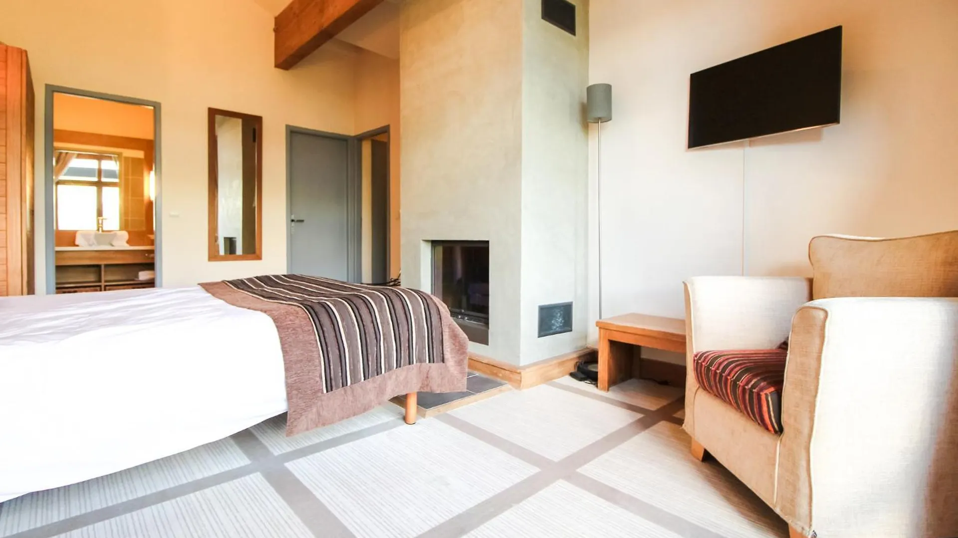 Exceptional 3 Bed Penthouse With Fireplace And Stunning Views Flaine Francja