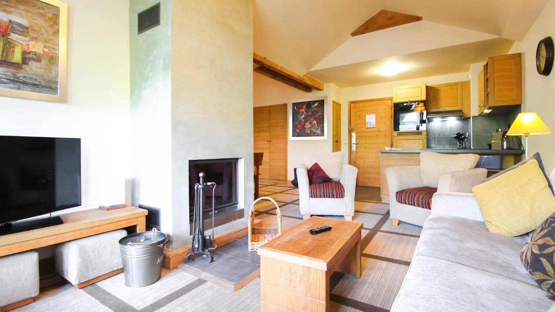Exceptional 3 Bed Penthouse With Fireplace And Stunning Views Flaine 0*,  Francja
